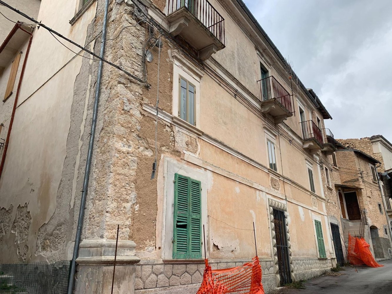 12-Zimmer Haus in Ofena, Italy, Nr. 255337