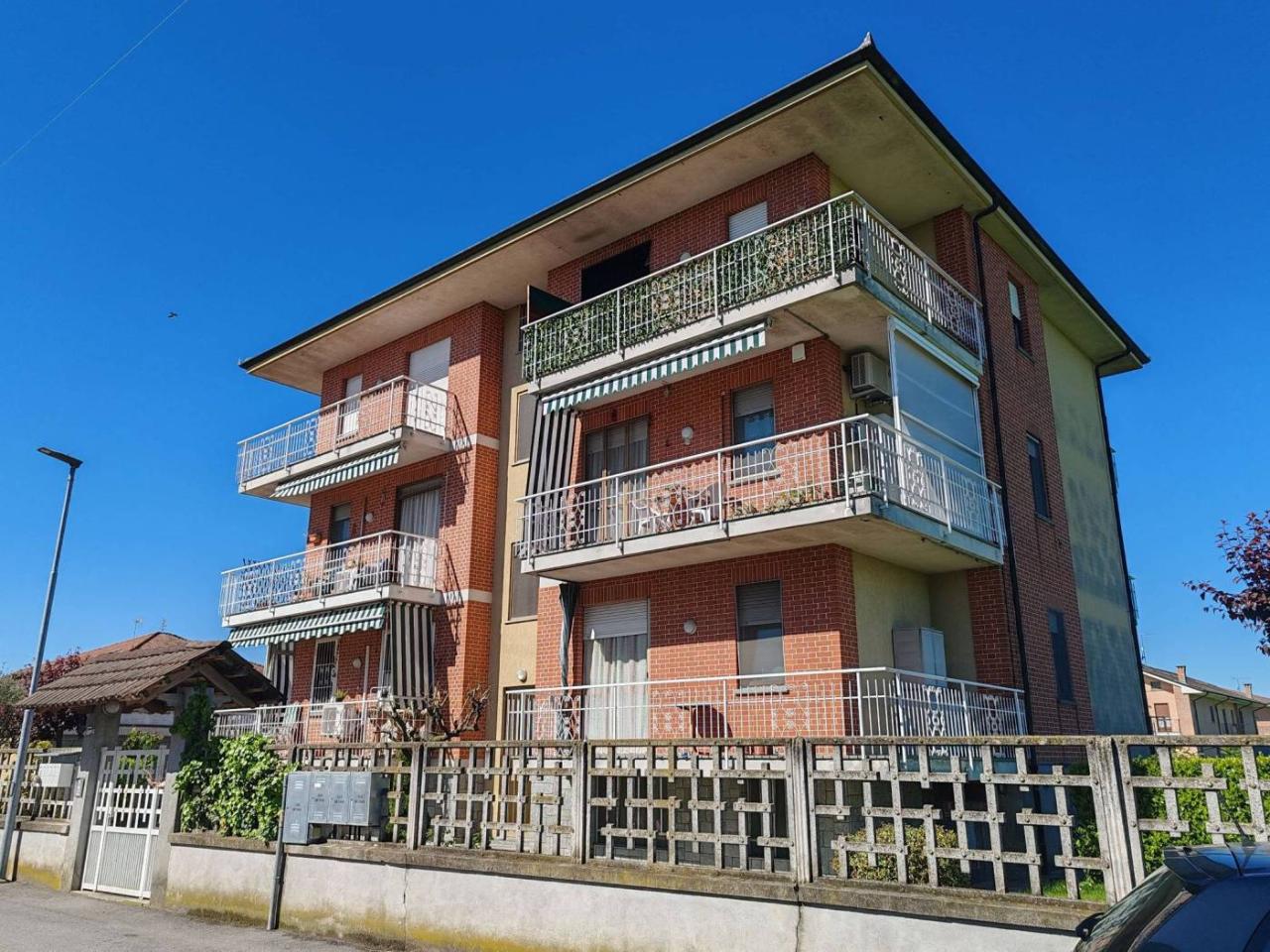 3-salle Appartement à Sommariva del Bosco, Italy No. 20143