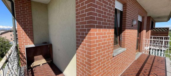 3-salle Appartement à Sommariva del Bosco, Italy No. 20143 21