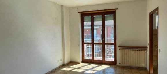 3-salle Appartement à Sommariva del Bosco, Italy No. 20143 20