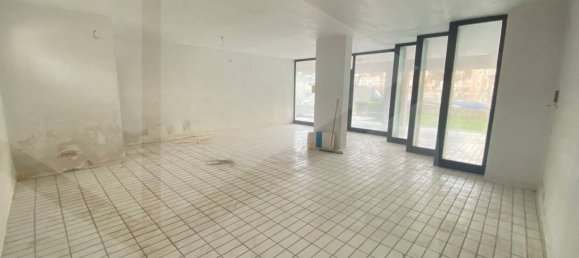 Imóvel comercial de 1 divisão em Bari, Italy N.º 33879 4