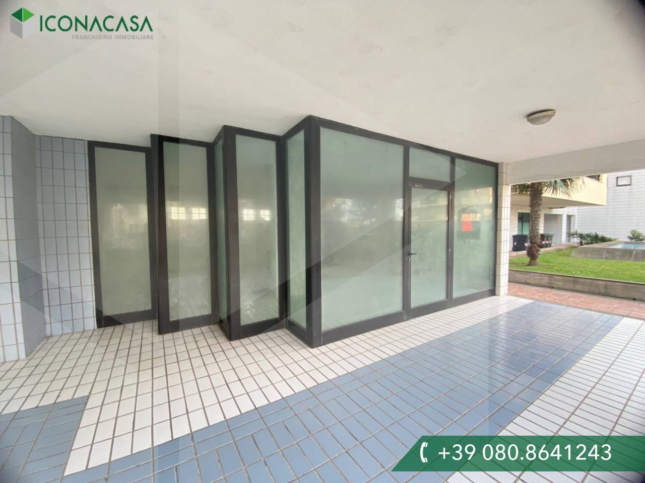 Imóvel comercial de 1 divisão em Bari, Italy N.º 33879