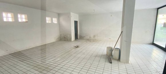 Imóvel comercial de 1 divisão em Bari, Italy N.º 33879 3