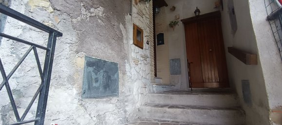 3 Schlafzimmer Doppelhaus in Ascrea, Italy, Nr. 158180 5