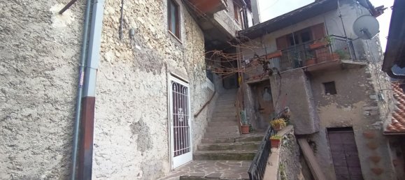 3 Schlafzimmer Doppelhaus in Ascrea, Italy, Nr. 158180 4