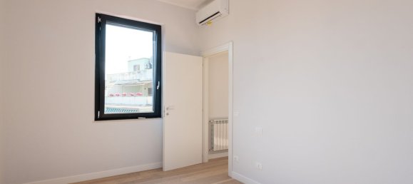 2 Schlafzimmer Wohnung in Rome, Italy, Nr. 321596 4