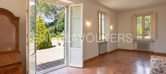5 bedrooms Villa in Siena, Italy No. 104662 4