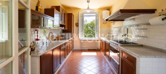 5 bedrooms Villa in Siena, Italy No. 104662 3