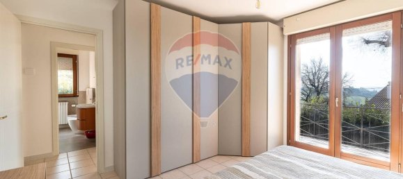 3 rooms Apartment in Monte San Vito, Italy No. 15521 7