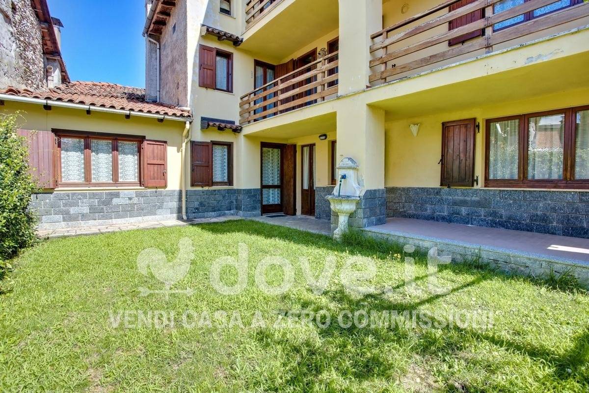 3 bedrooms Villa in Montegrino Valtravaglia, Italy No. 384464