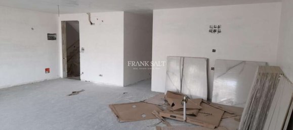 Apartamento de 3 dormitorios en Swieqi, Malta No. 4875 2