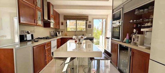 4 bedrooms House in Strovolos, Cyprus No. 15699 3