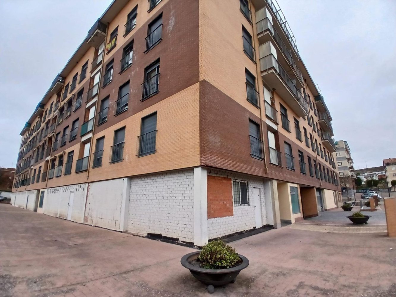 Propiedad comercial en Cuéllar, Spain 181 m² No. 77797