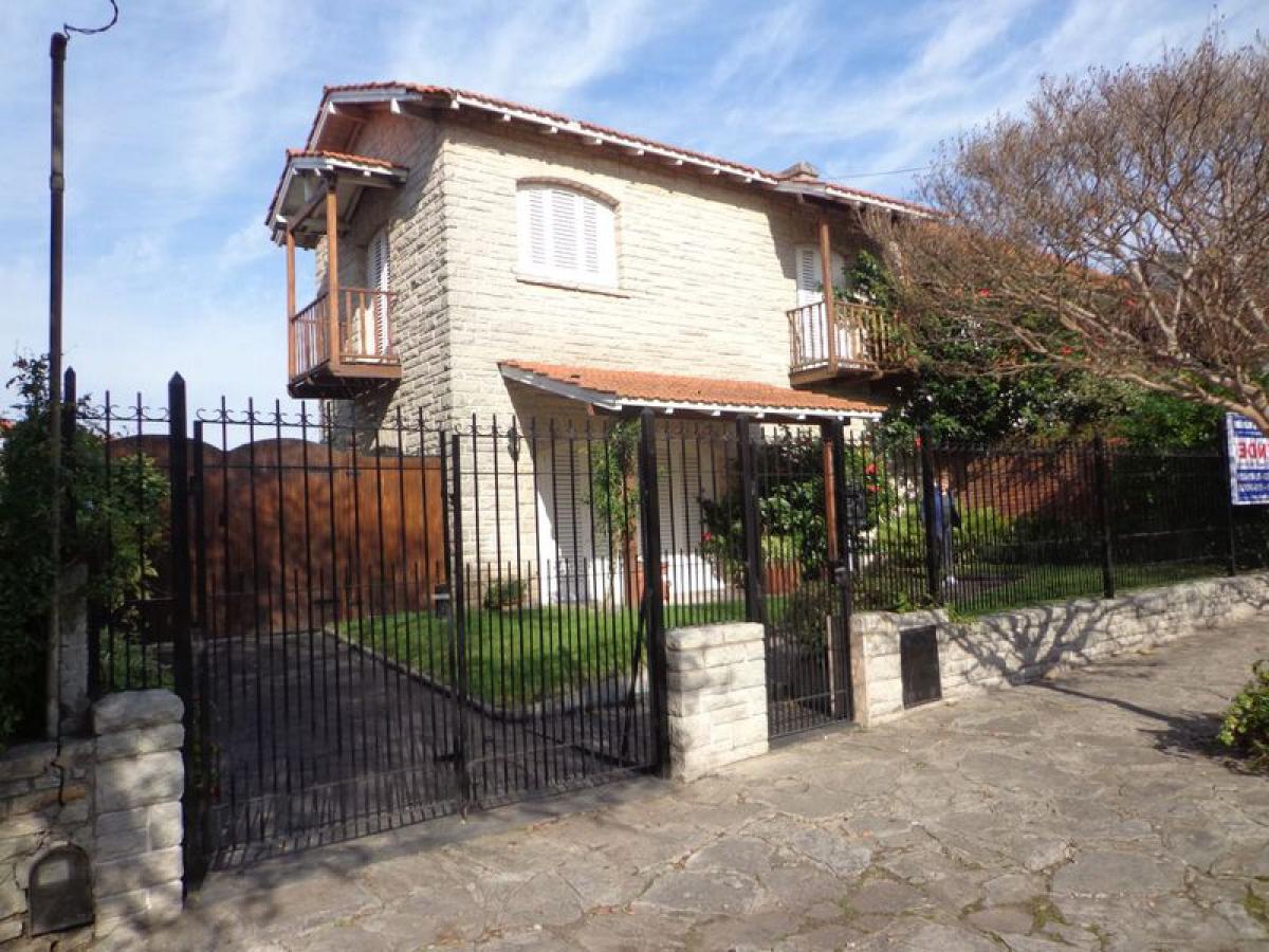 4 bedrooms House in Mar del Plata, Argentina No. 80781