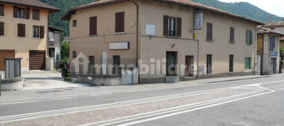 5 rooms Commercial property in Iseo, Italy No. 213806 2