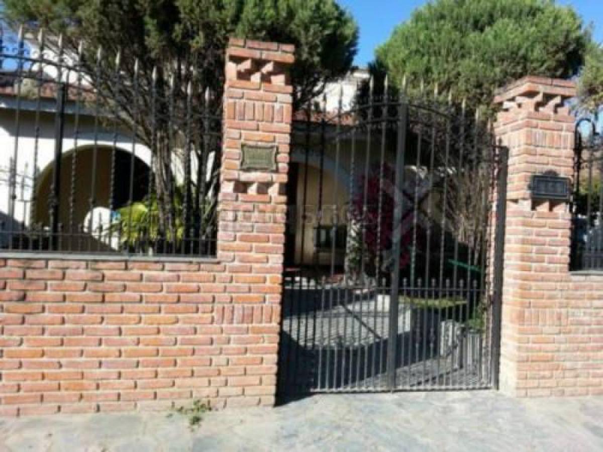 583m² Commercial property in Brandsen, Argentina No. 23246