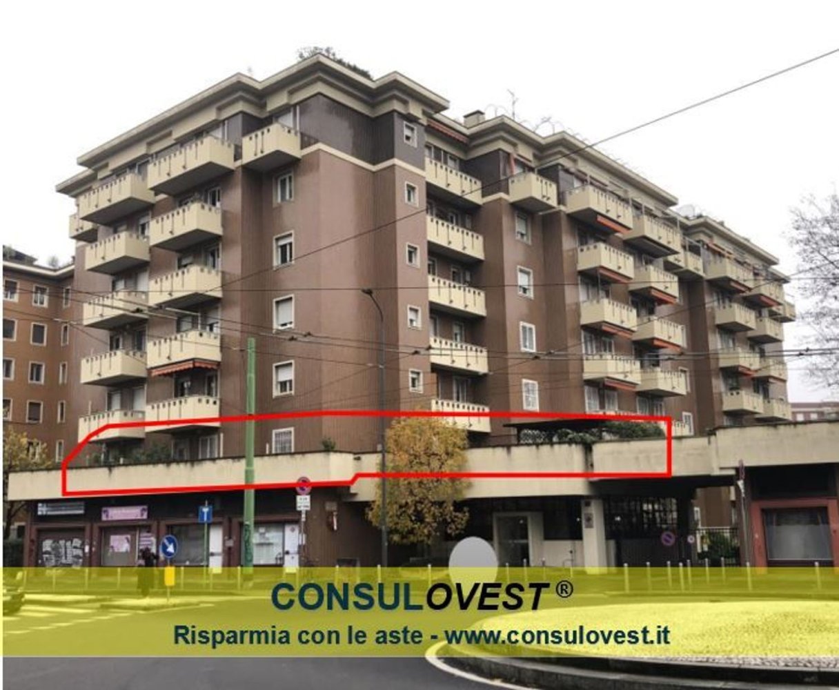 3 rooms Apartment in Milan, Italy No. 314180