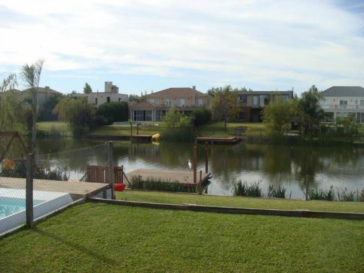 4 bedrooms House in Tigre, Argentina No. 65290