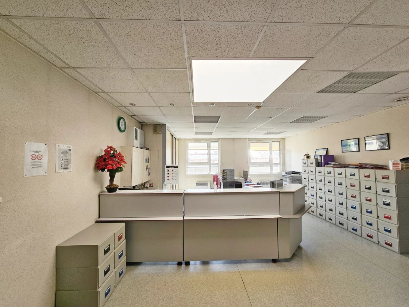 181m² Office in Laon, France No. 89934