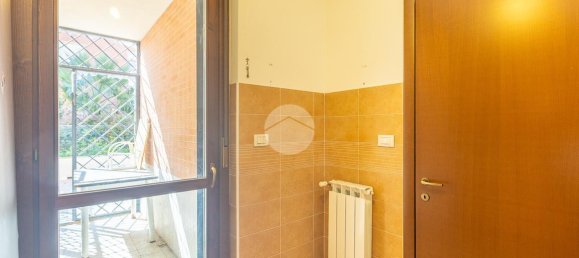 3-salle Appartement à Rome, Italy No. 32102 15
