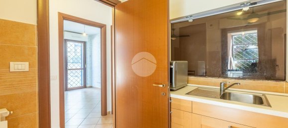 3-salle Appartement à Rome, Italy No. 32102 17