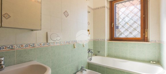 3-salle Appartement à Rome, Italy No. 32102 30