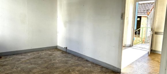 Adosado de 9 habitaciónes en Chambost-Longessaigne, France No. 198269 3