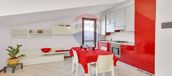 2 bedrooms Penthouse in Carpiano, Italy No. 359310 2