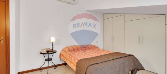 2 bedrooms Penthouse in Carpiano, Italy No. 359310 12