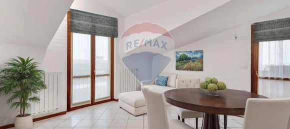 2 bedrooms Penthouse in Carpiano, Italy No. 359310 6