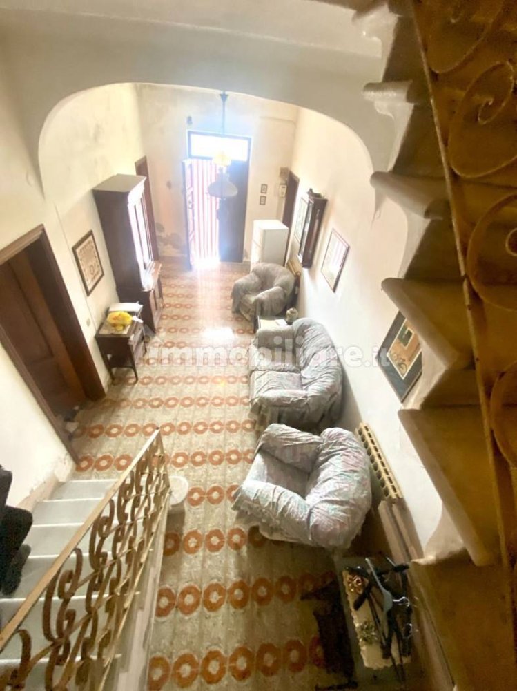 5 bedrooms Villa in Carrara, Italy No. 41477