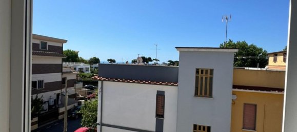 Квартира с 4 спальнями в Неттуно, Италия № 323557 4