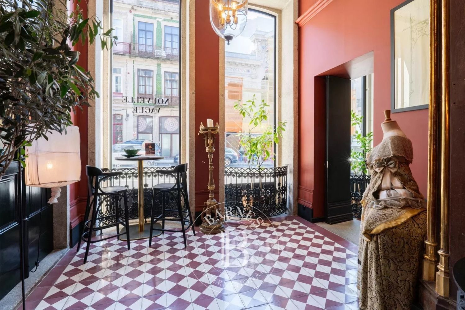 920m² Hotel in Porto, Portugal No. 127798