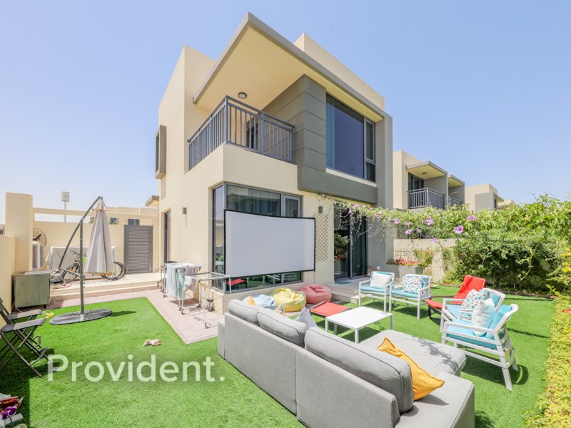 4 bedrooms Villa in Dubai Hills Estate, UAE No. 1985