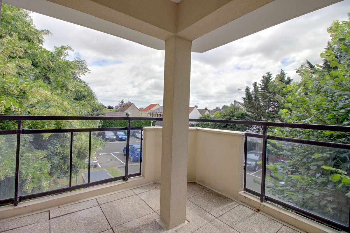 3 bedrooms Apartment in Carrieres-sous-Poissy, France No. 171638