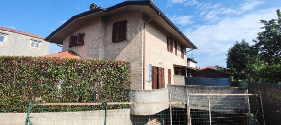 2 bedrooms Villa in Rovellasca, Italy No. 3287 3