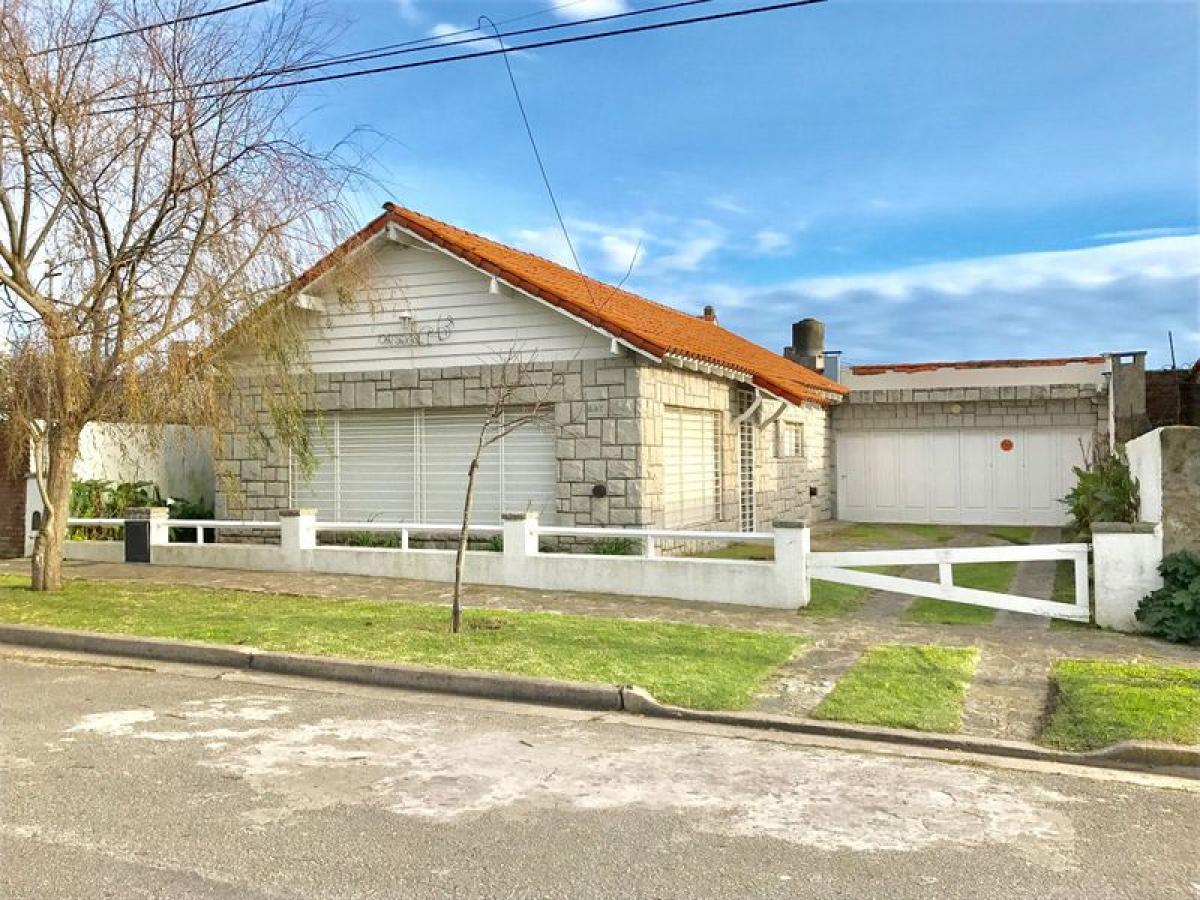 3 bedrooms House in Mar del Plata, Argentina No. 95961