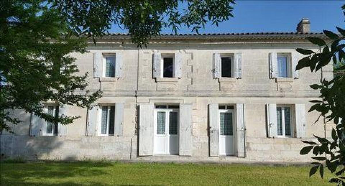 4 bedrooms House in Coutras, France No. 7760