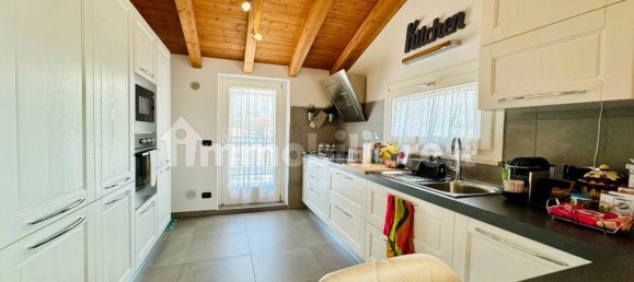 2 bedrooms Penthouse in Avezzano, Italy No. 39736 6