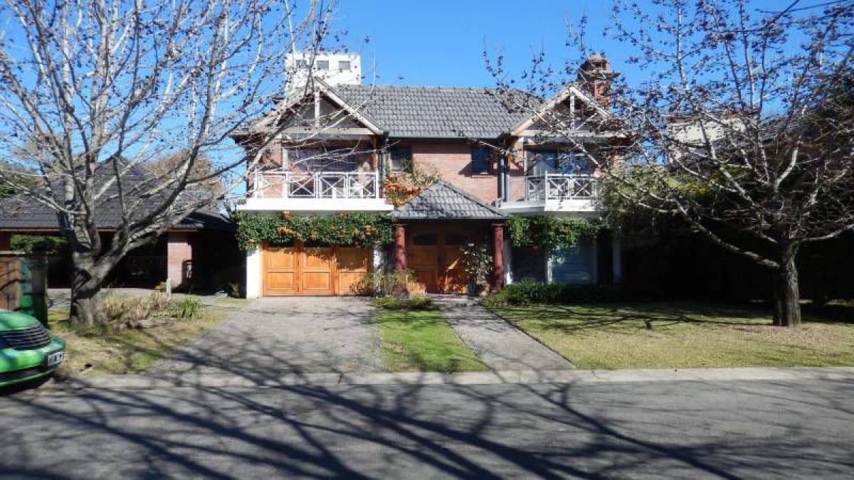 3 bedrooms House in Quilmes, Argentina No. 5760