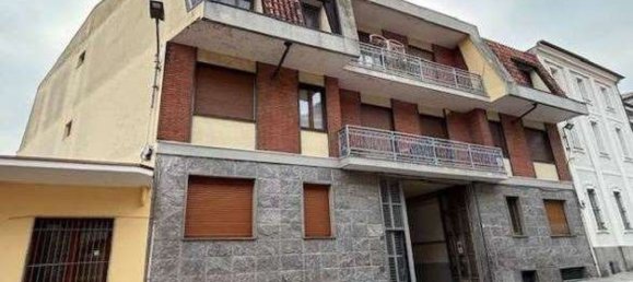 5 bedrooms Apartment in Vinovo, Italy No. 344474 3