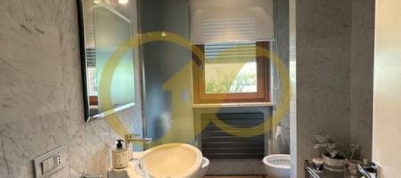 5غرفة مكتب في Civitanova Marche, Italy رقم 198529 3