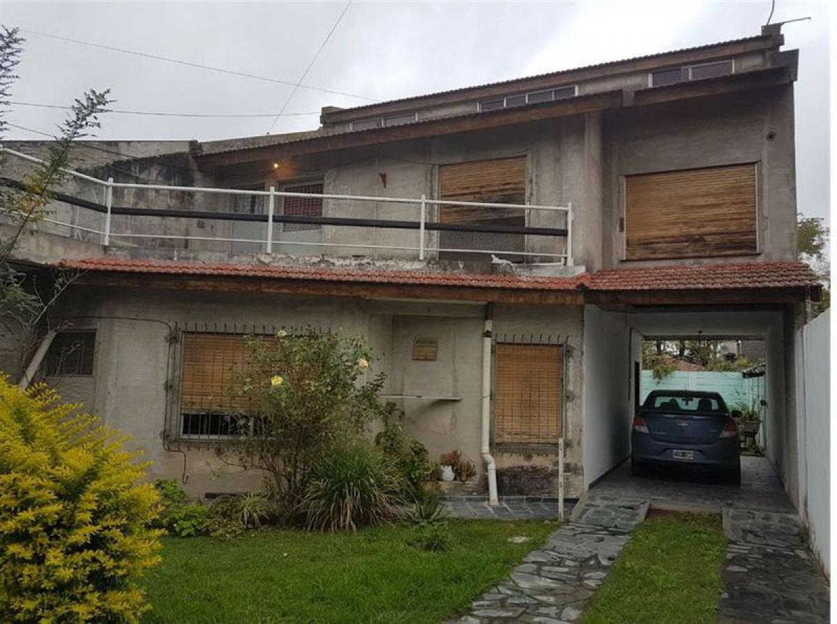 6 bedrooms House in San Miguel, Argentina No. 19733