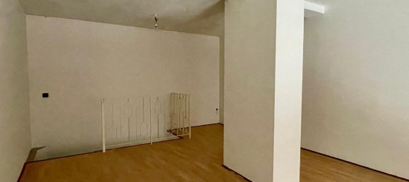 55m² Office in Schio, Italy No. 52448 7