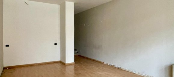 55m² Office in Schio, Italy No. 52448 2