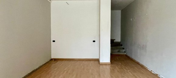 55m² Office in Schio, Italy No. 52448 3