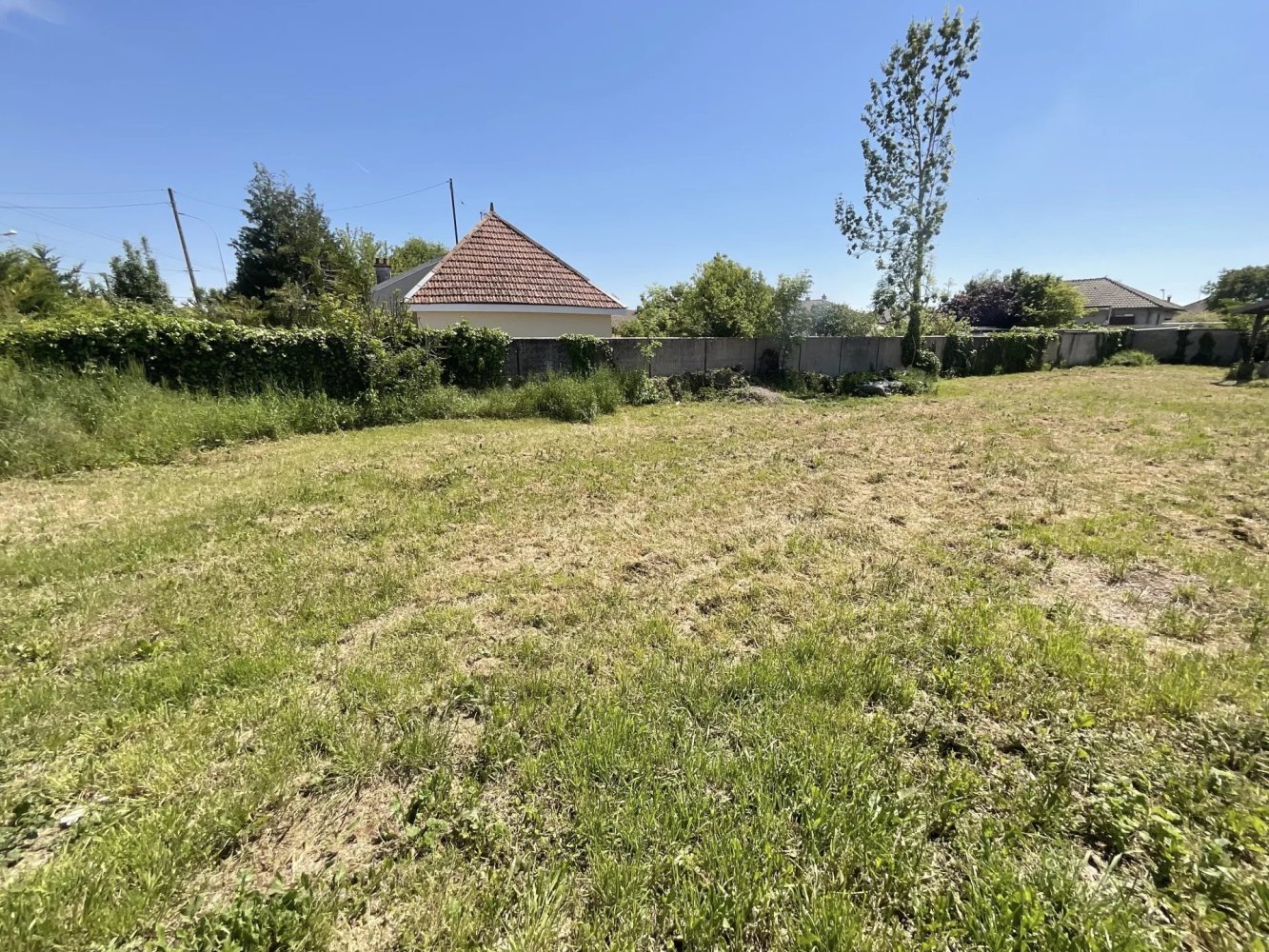 Terreno en La Riviere-de-Corps, France No. 259093