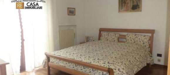 9 rooms Apartment in Padua, Italy No. 61046 2