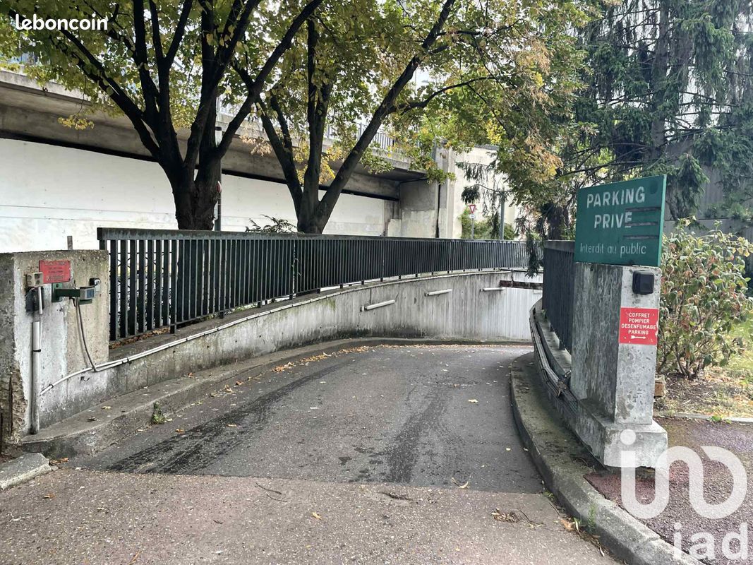 Estacionamiento en Courbevoie, France 11 m² No. 322053