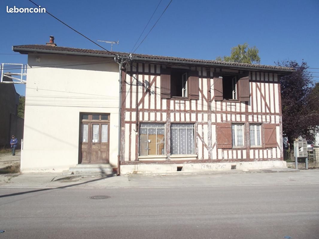 Casa de 4 dormitorios en Chavanges, France No. 228281